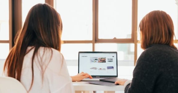 WomenAtComputers-kobu-agency-685117-unsplash-e1610391730338